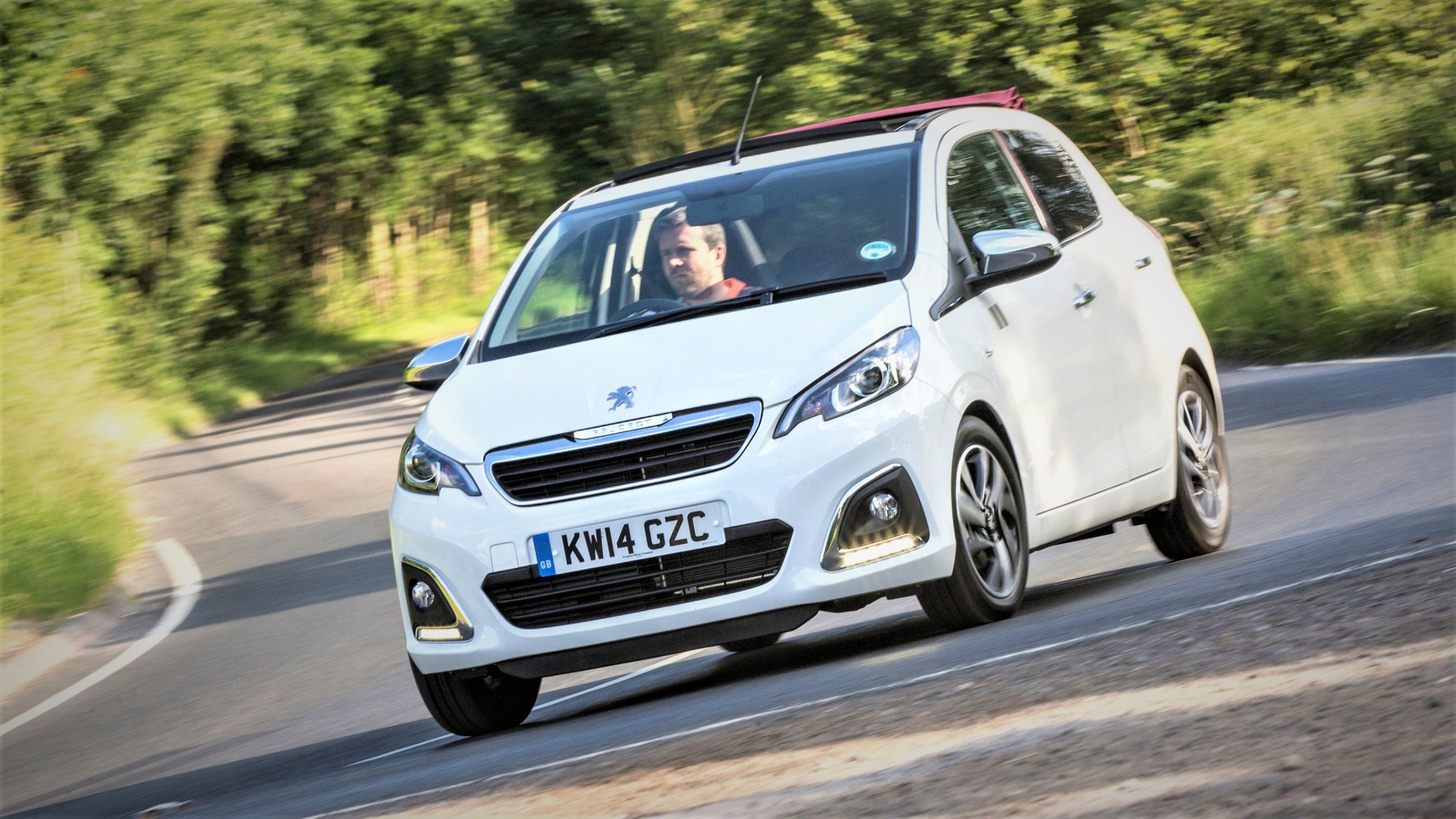 2014 Peugeot 108 will be available as a convertible.