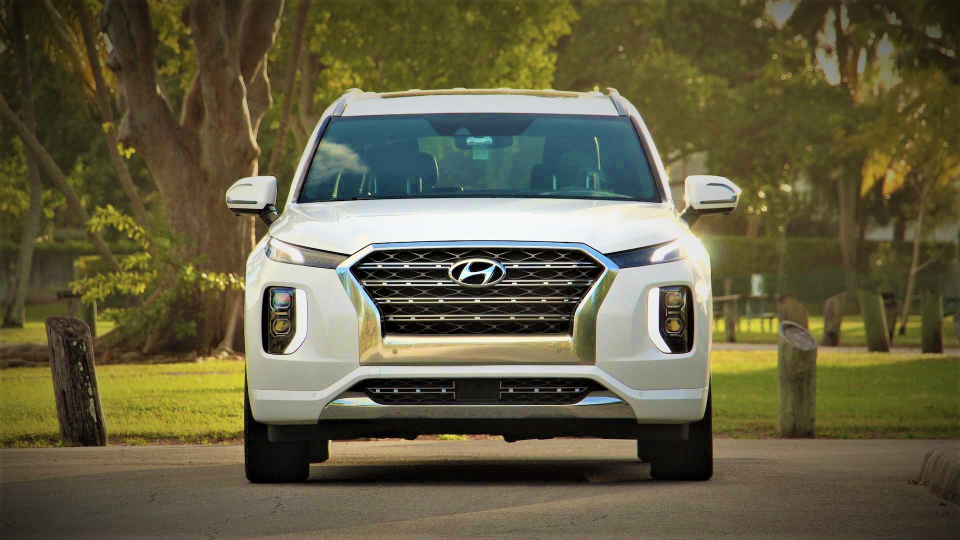 2020 Hyundai Palisade meets 1987 Buick Grand Nat In Drag Race