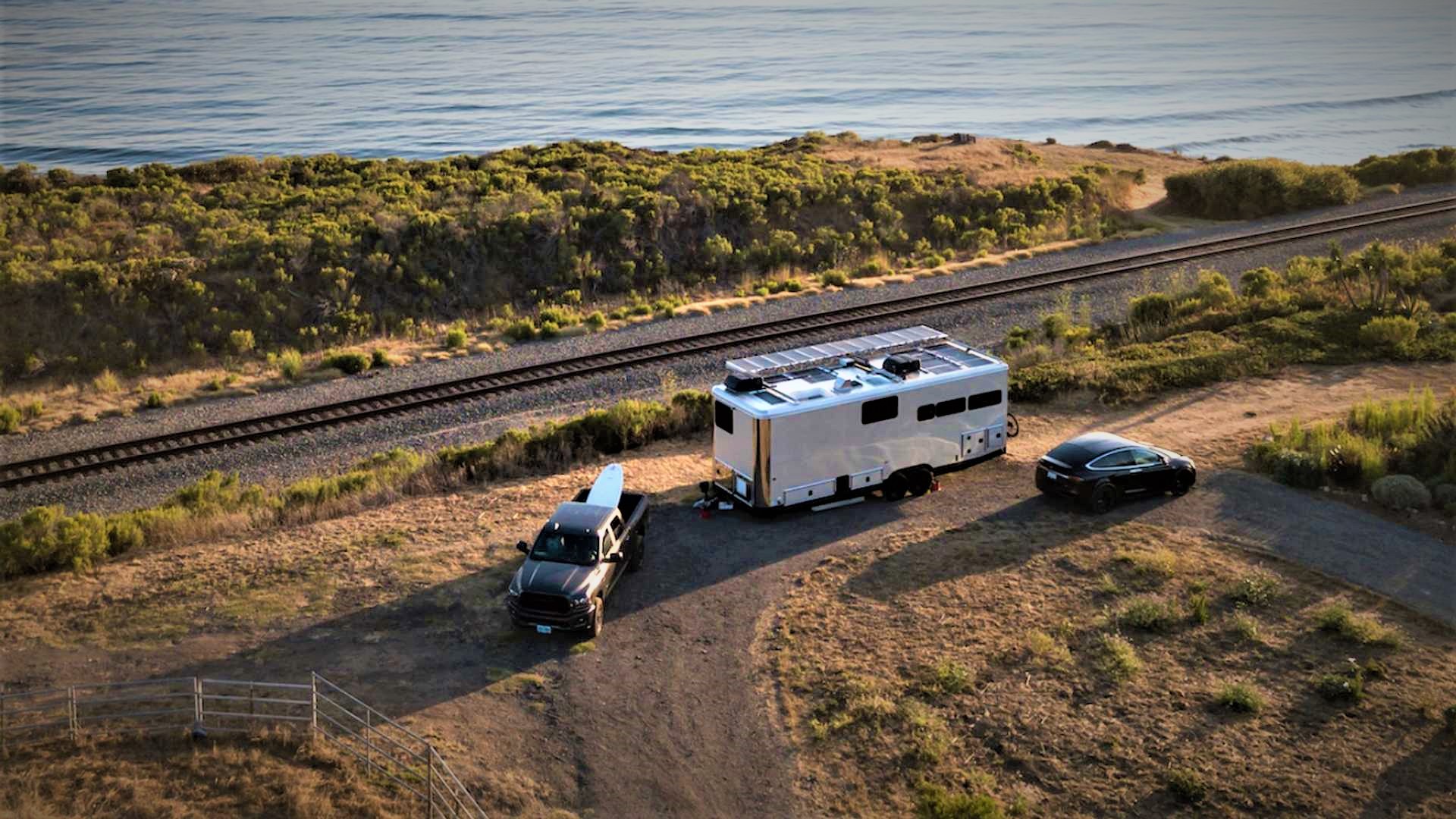 2021 Living Vehicle Trailer has Enough Batteries to Charge an EV