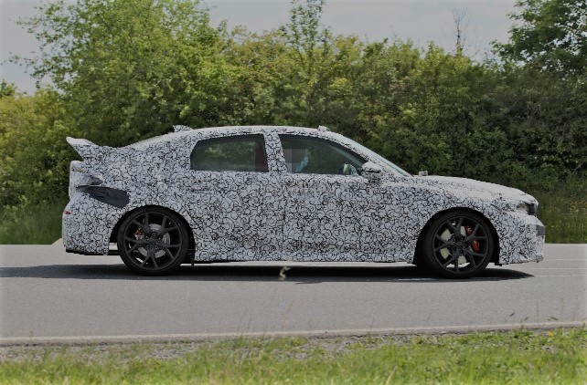 2023 Honda Civic Type R Spied without Triple-Tip Exhaust Systems