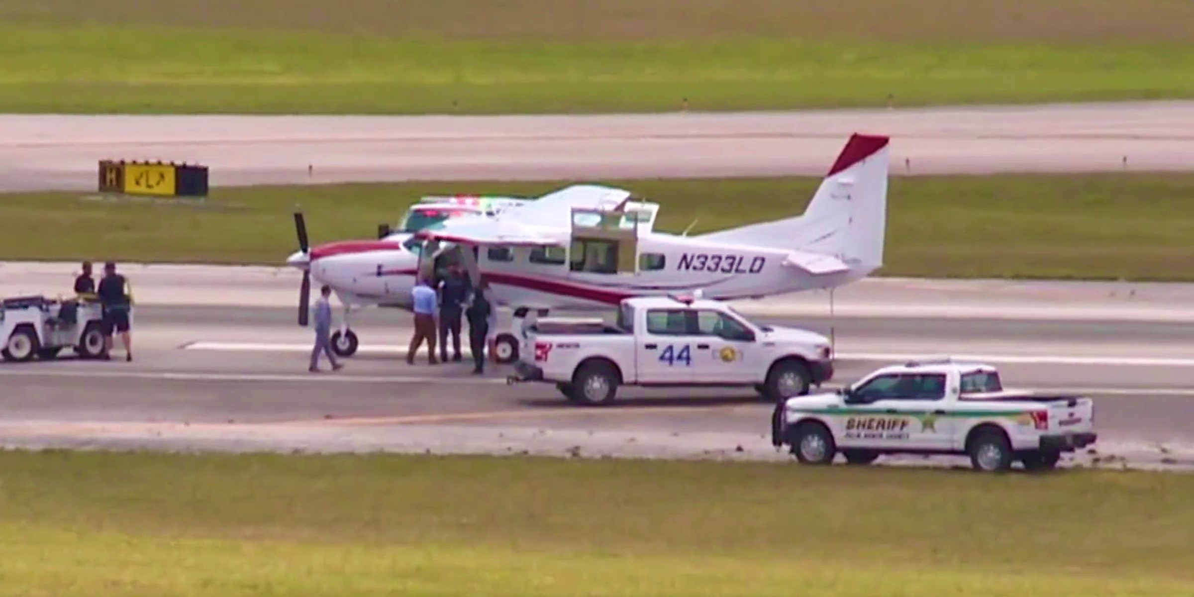 Airplane Passenger with No Flight Experience Needs Emergency Landing