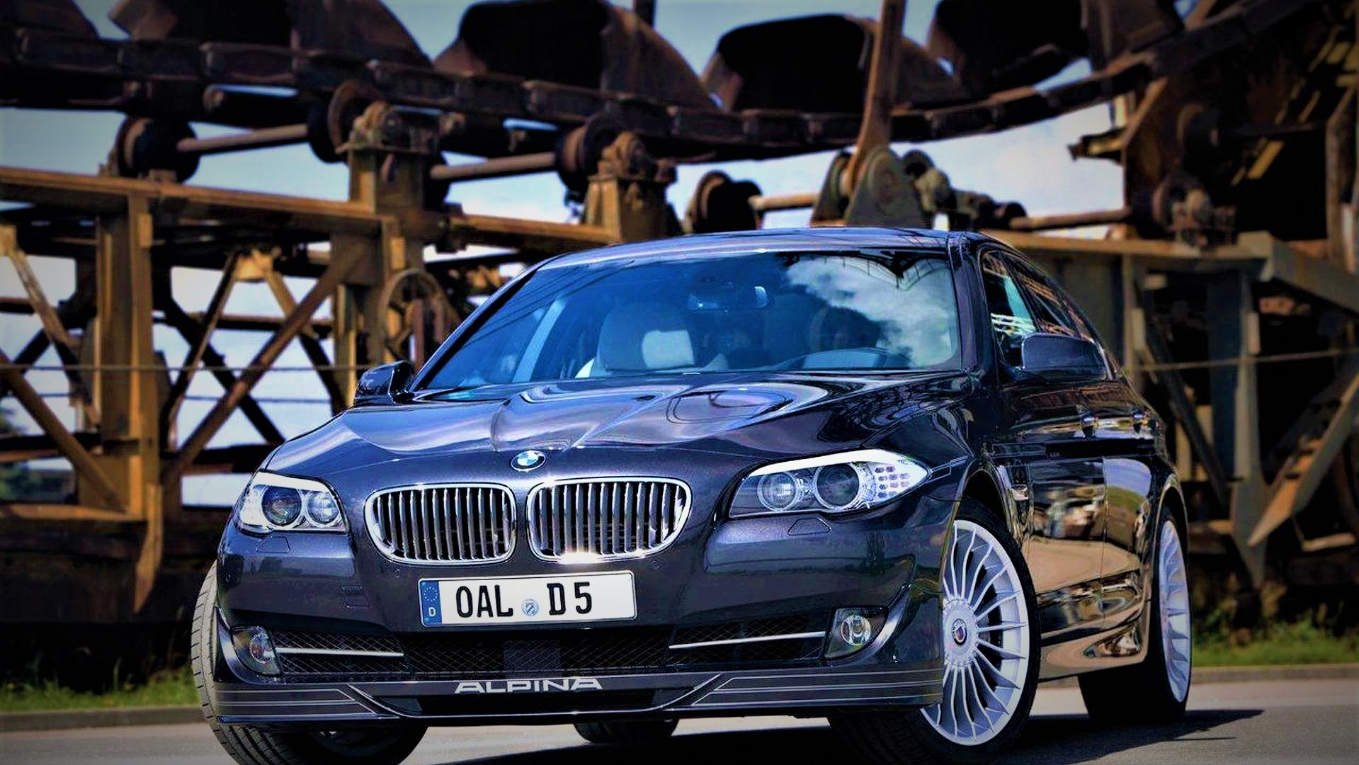 Alpina D5 Diesel Bi-Turbo With 420 Horsepower Hits 17 MPH on Autobahn