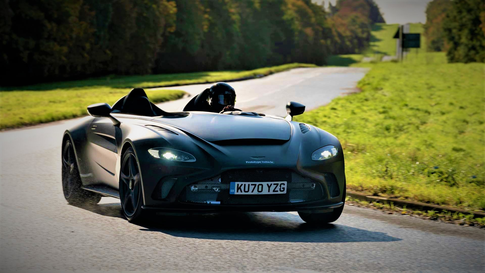 Aston Martin V12 Speedster 700 HP Debuts Without Roof or Windshield