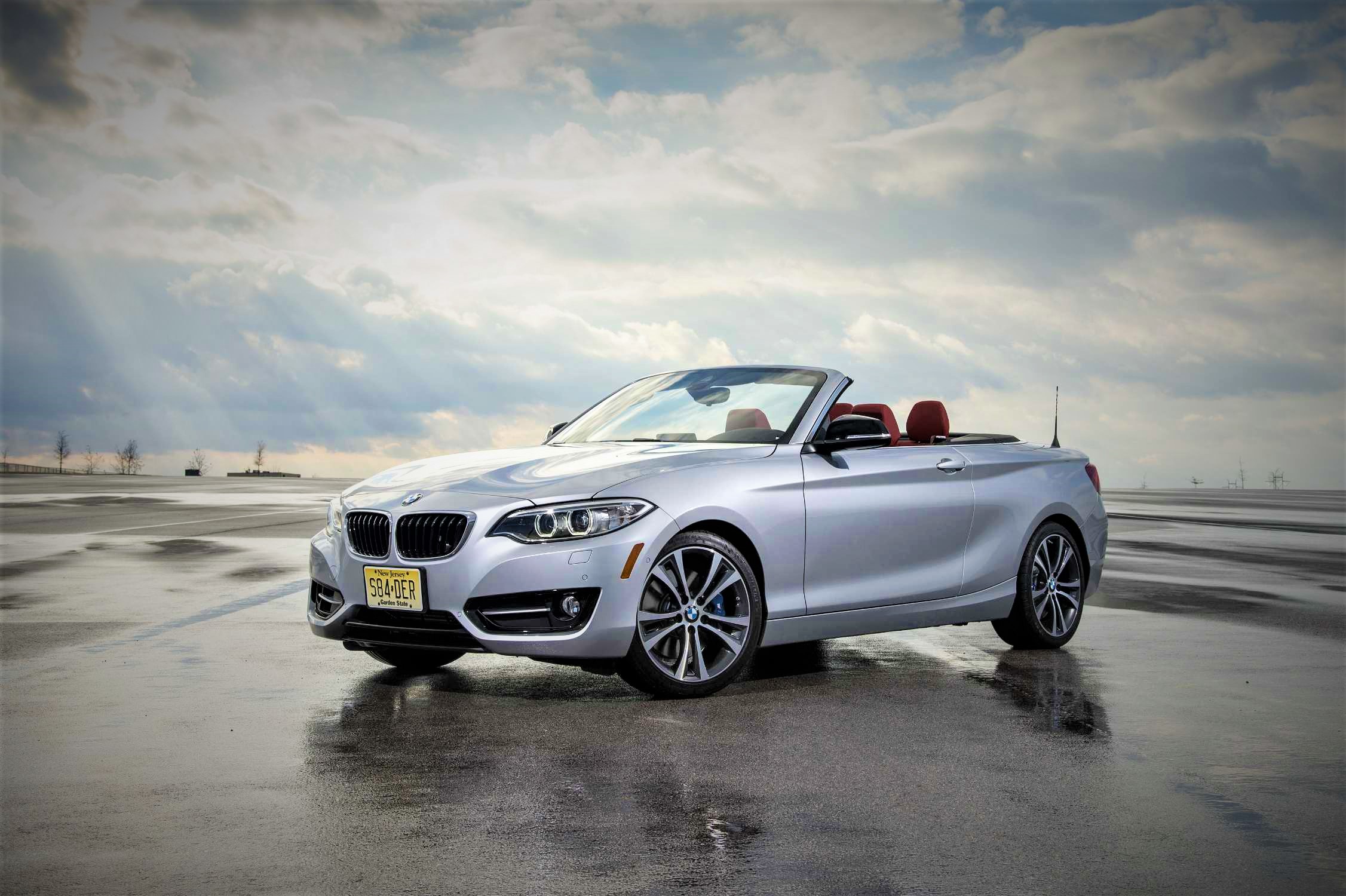 BMW 218i Cabrio uses all 134 HP for Heroic Autobahn Top Speed Run