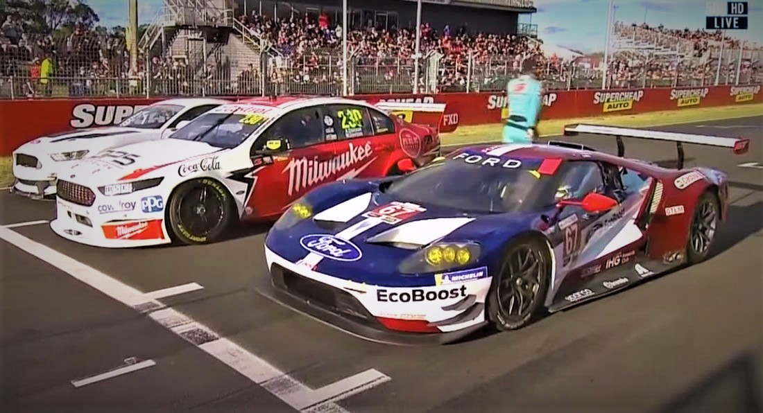 Ford GT Duels Mustang GT4, FGX Supercar At Mount Panorama