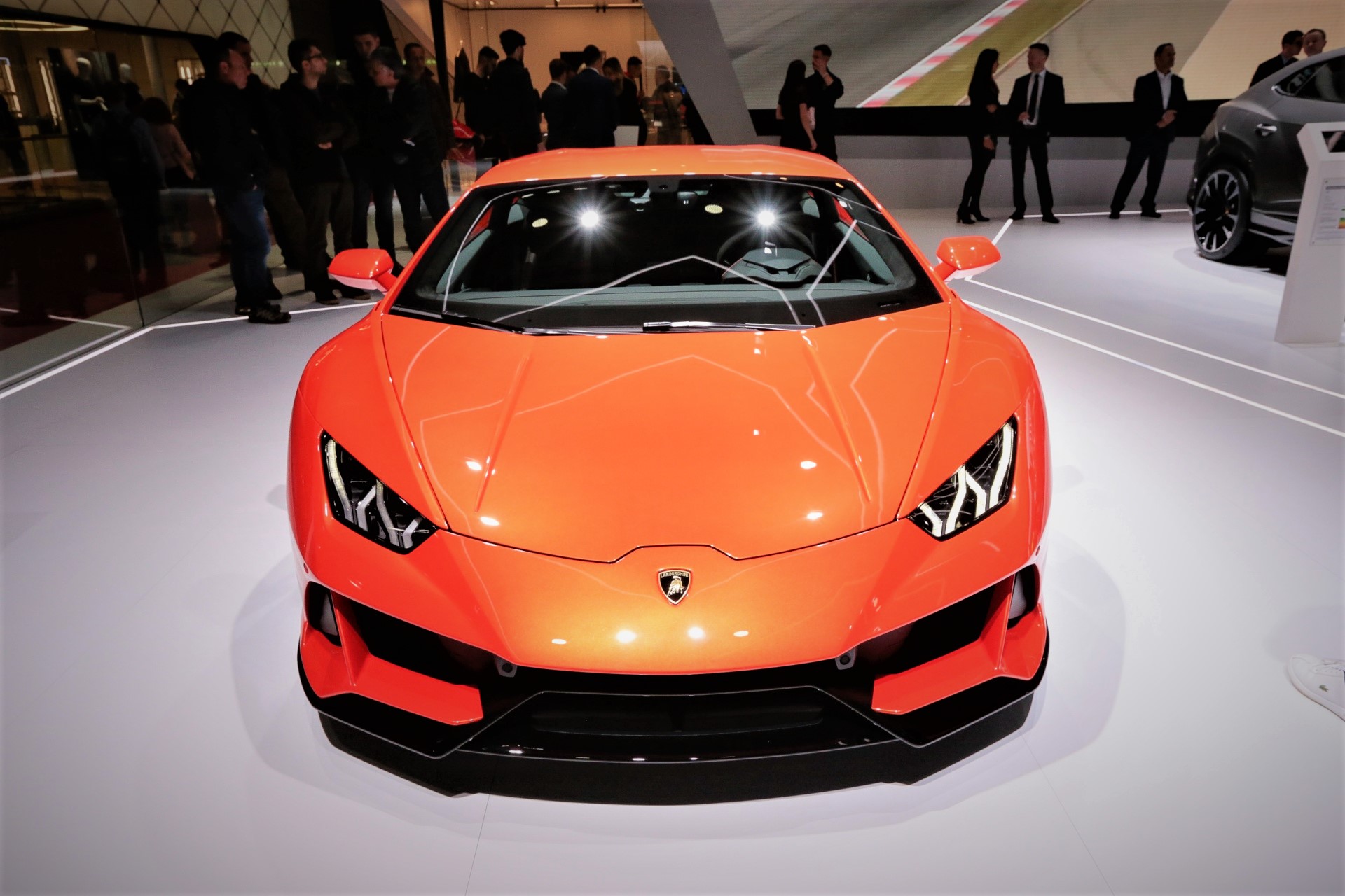 Guide for the One-Percenter: How to Change Lamborghini Huracan’s Oil