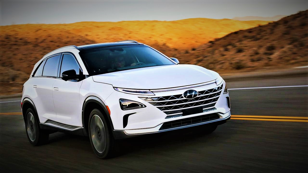 Hyundai Nexo Fuel Cell Crossover Drives 350 Miles per Tank