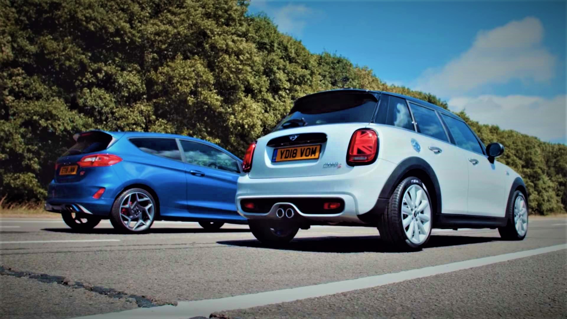 Mini Cooper S Drag Races Ford Fiesta ST with Obvious Results