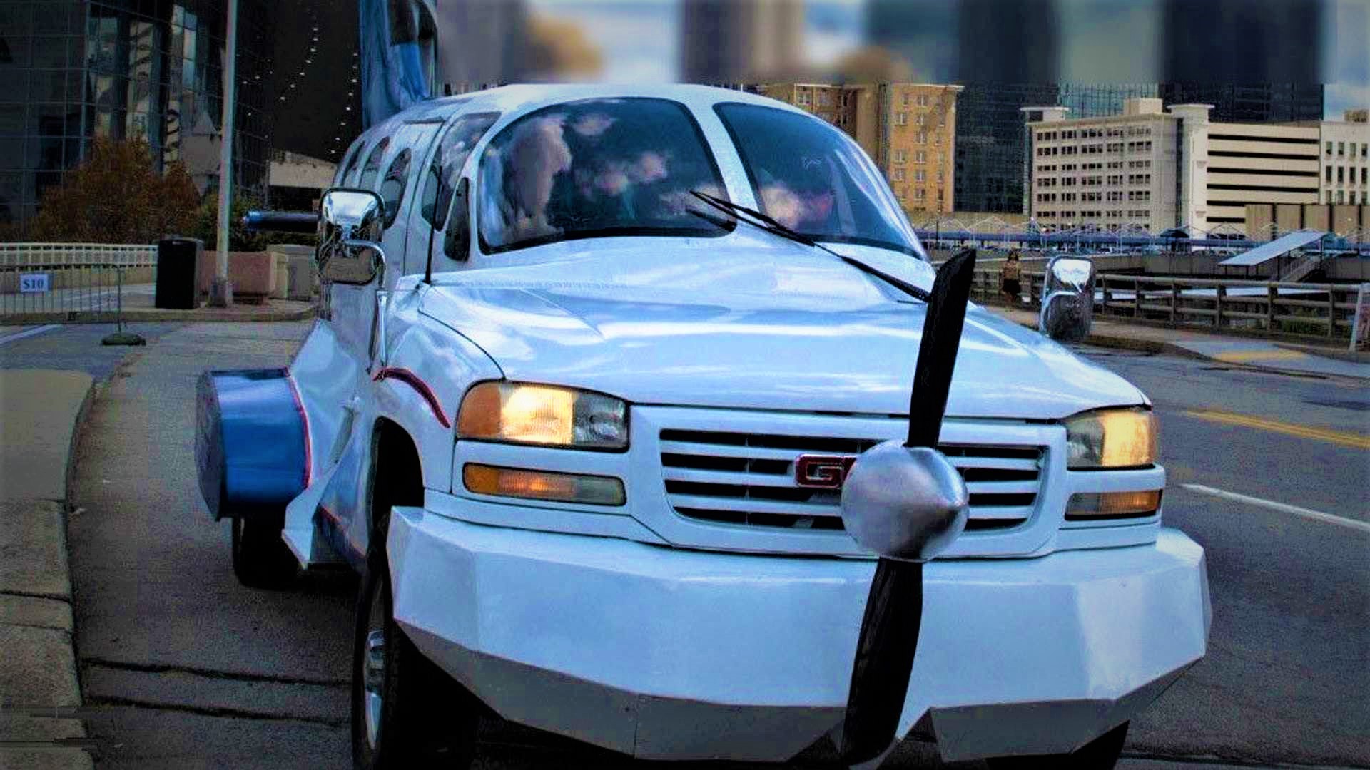 Odd $8,100 Limo Is Part GMC Sierra 2500 HD, Part Aircraft [UPDATE]