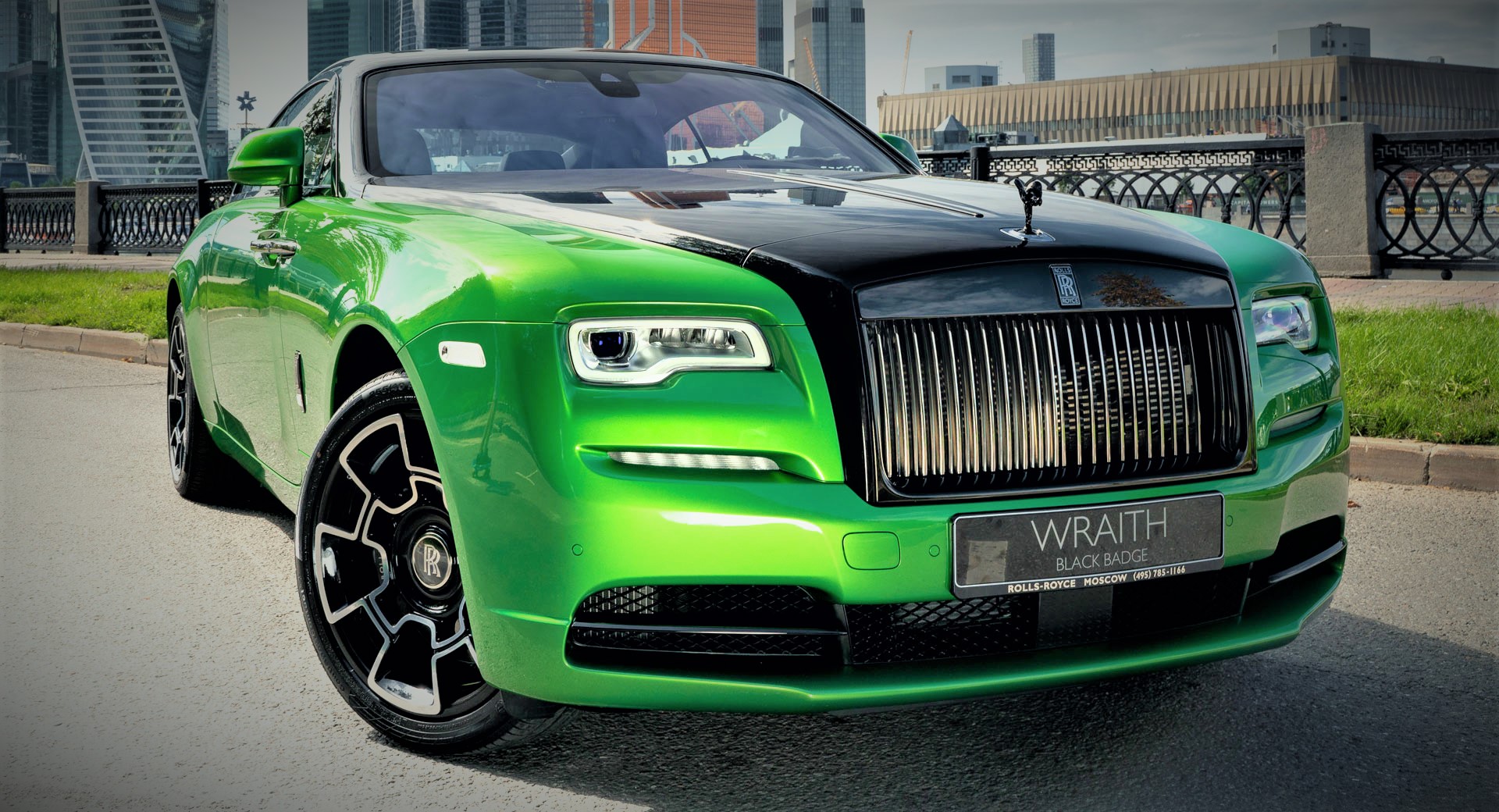 Rolls-Royce Wraith in BMW-Esque Java green costs $411K