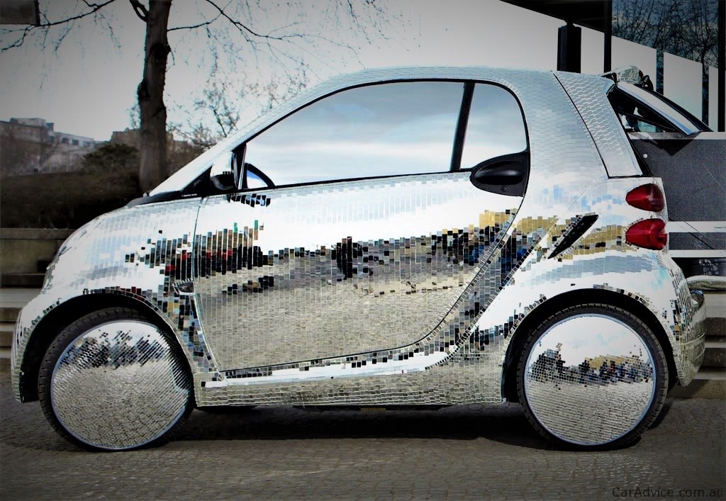 Smart fortwo electric drive does disco ball impression