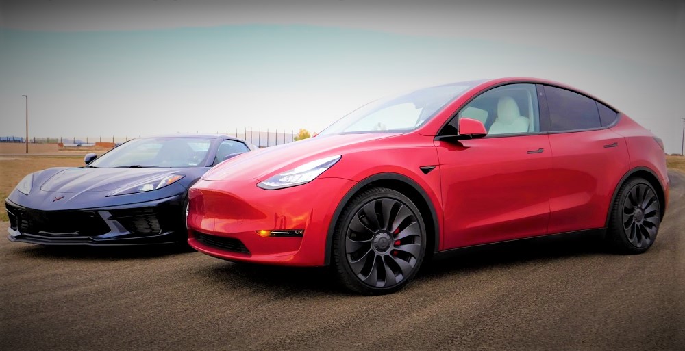 Tesla Model Y Attempts to Beat Corvette Corvette C8 in Neck-And-Neck Drag Race