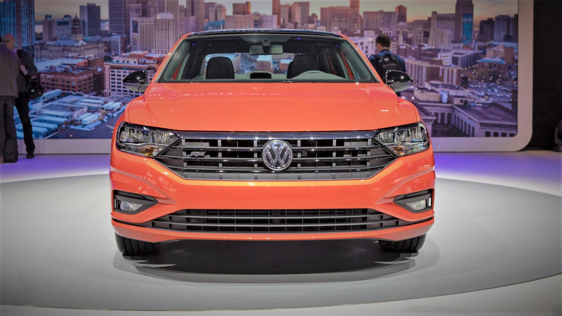 The 2019 VW Jetta is now more comfortable than ever with a new powertrain and a sleeker body. It gets 40 MPG.