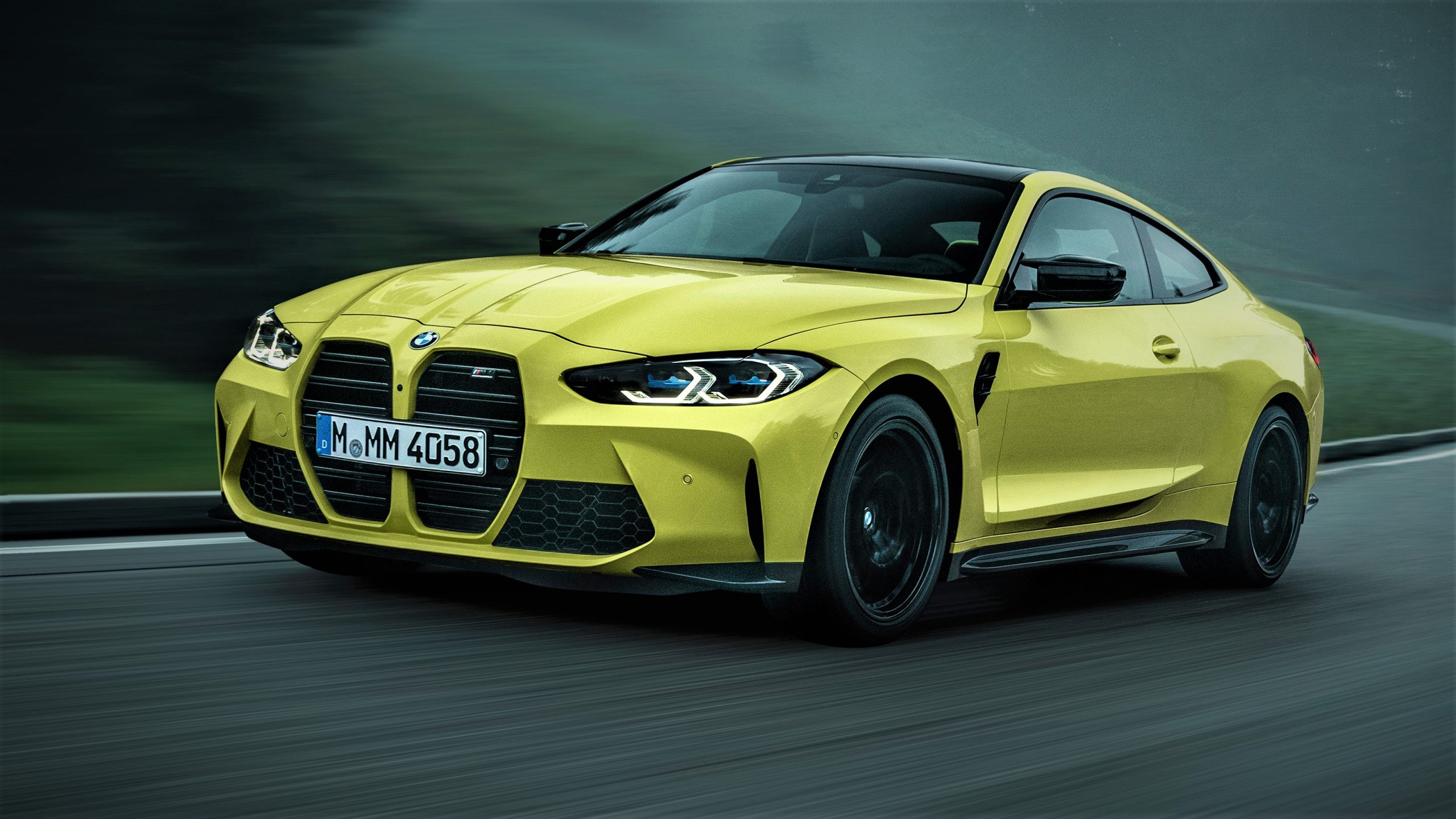 The New BMW M4 Challenges the Old Self, M440i in a Drag Race