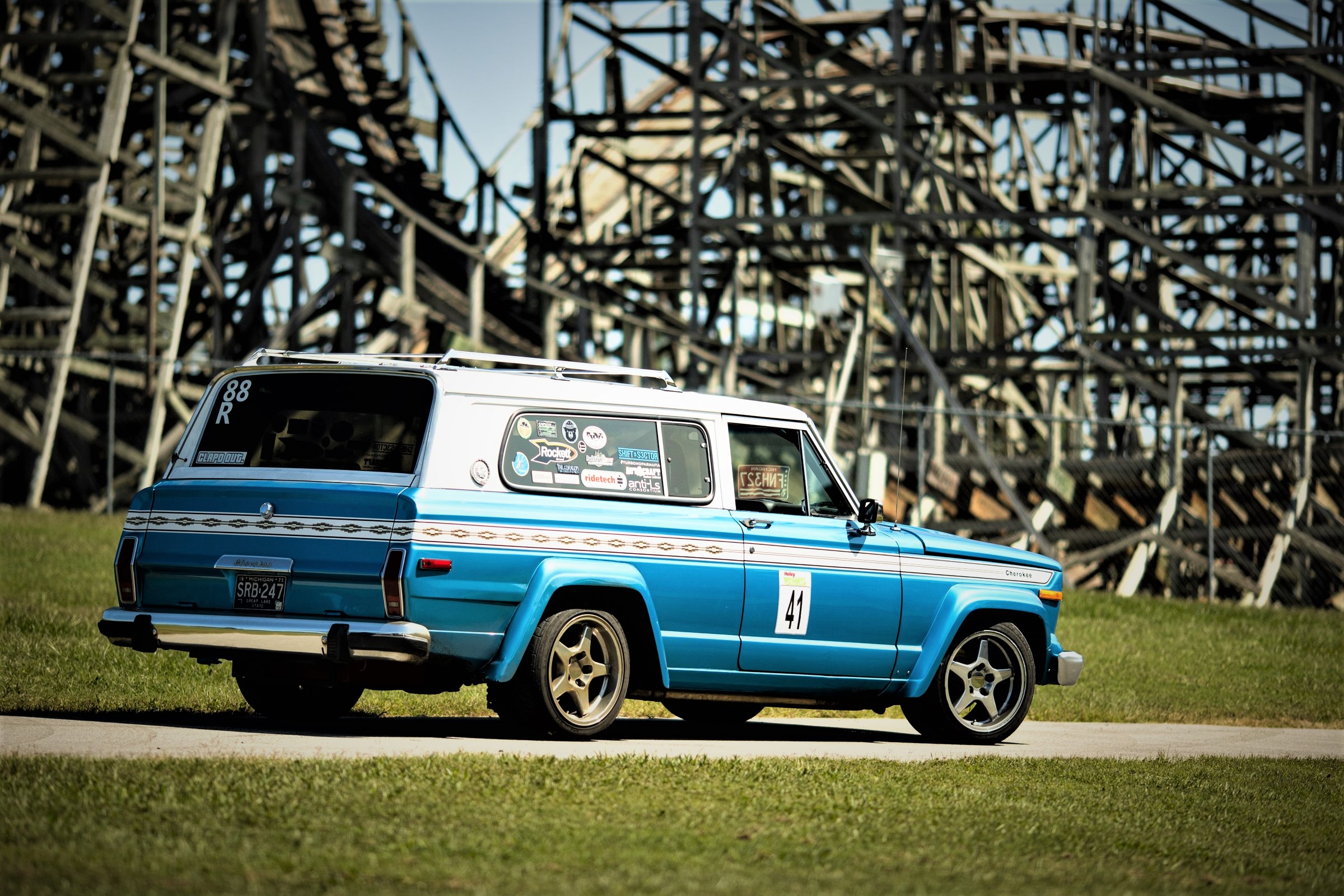 This Jeep Hemi-Swapped Jeep, 880 HP, Is A Track-Capable Sleeper