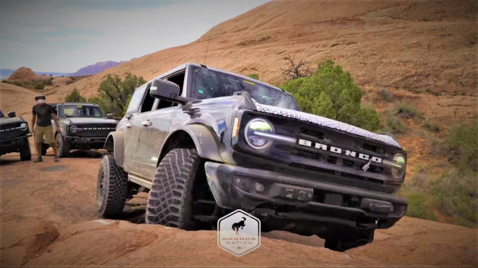 Watch the Ford Bronco 2021 Go Vertically Climbing Rocks at Moab