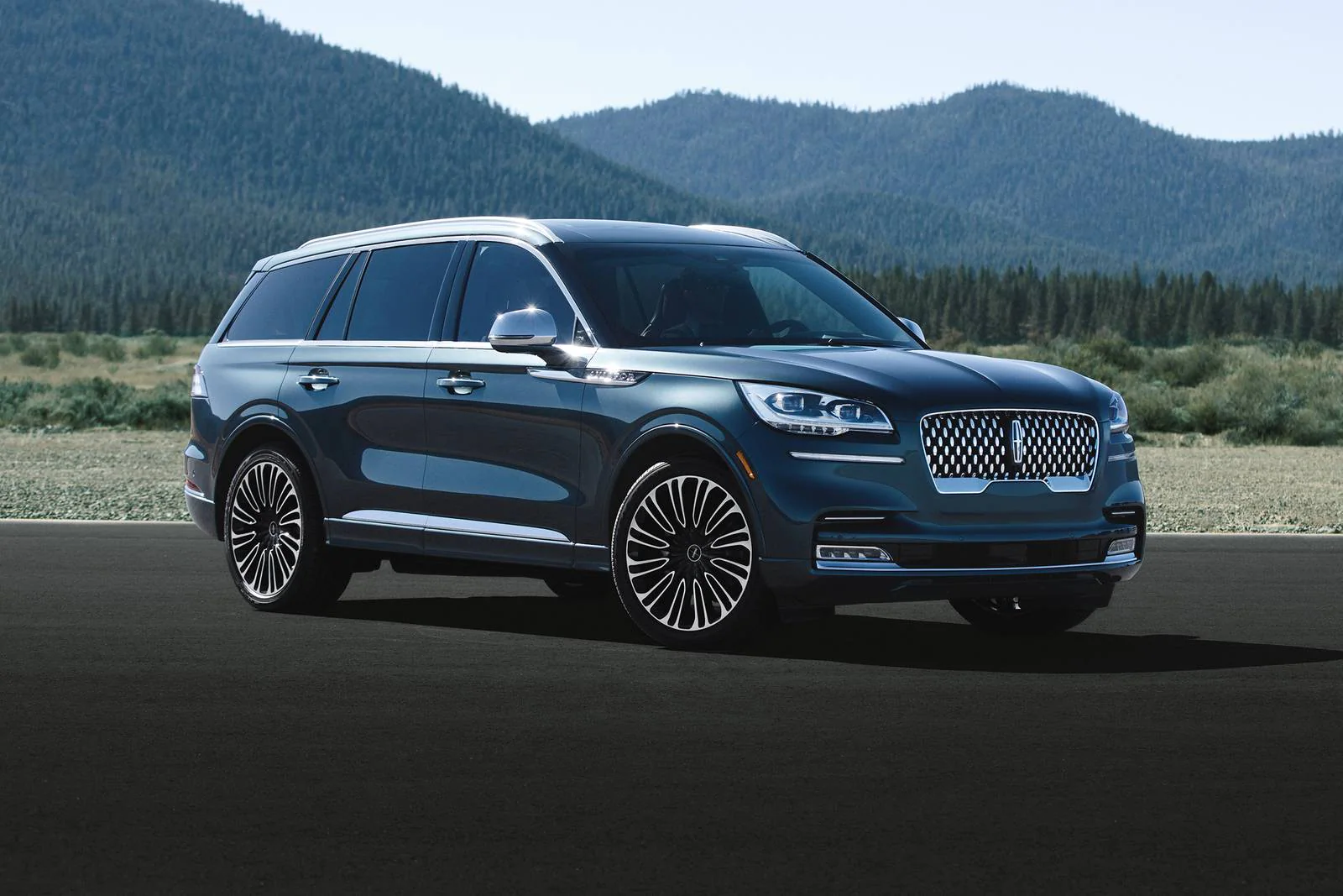 2020 Lincoln Aviator Videos Show Detail of The Luxury SUV