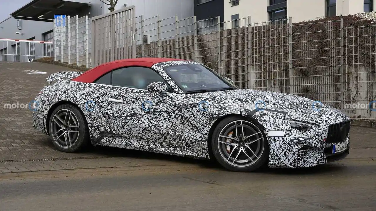 2022 Mercedes SL Spied as Gorgeous Redhead Wearing Lots Of Makeup