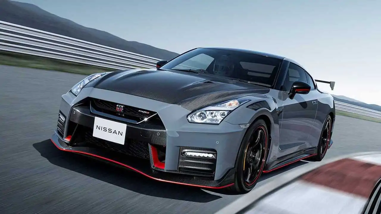 Nissan GT-R R35 111,000-Mile Nissan GT-R Laps Nurburgring In POV Video