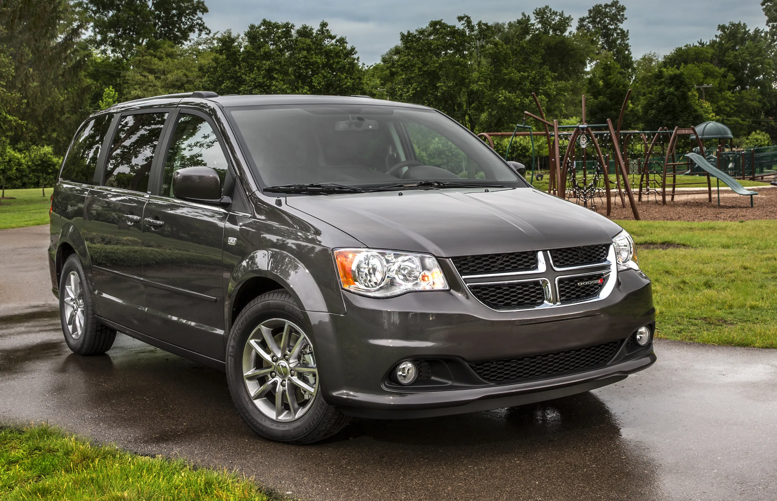 Dodge Recalls 297K Grand Caravans for Sudden Airbag Deployment