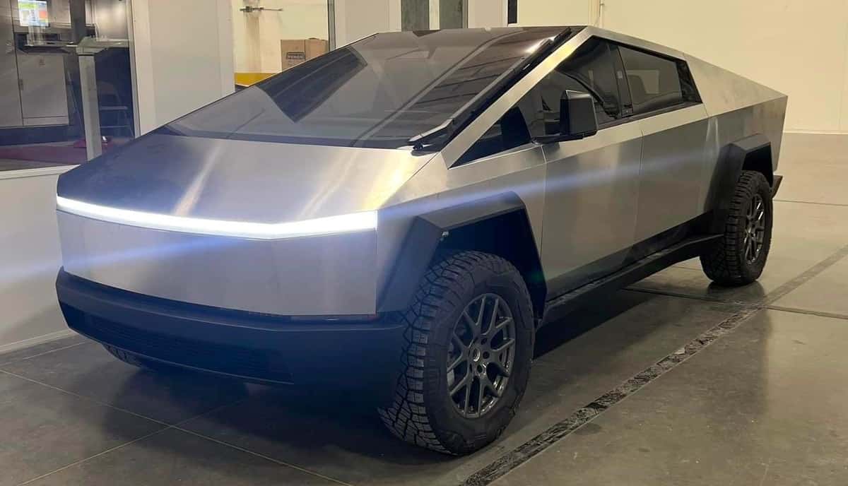 Tesla Cybertruck Shown in Better Video