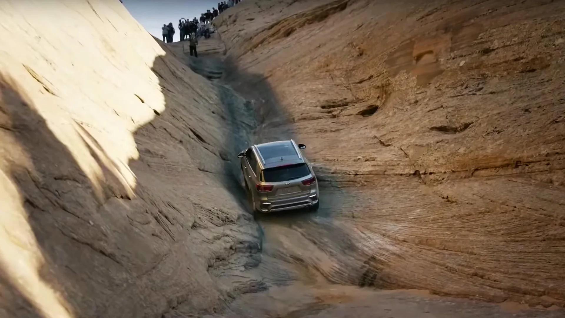 Kia Sorento Believes It's a Jeep. Watch It Take on Hell's Gate