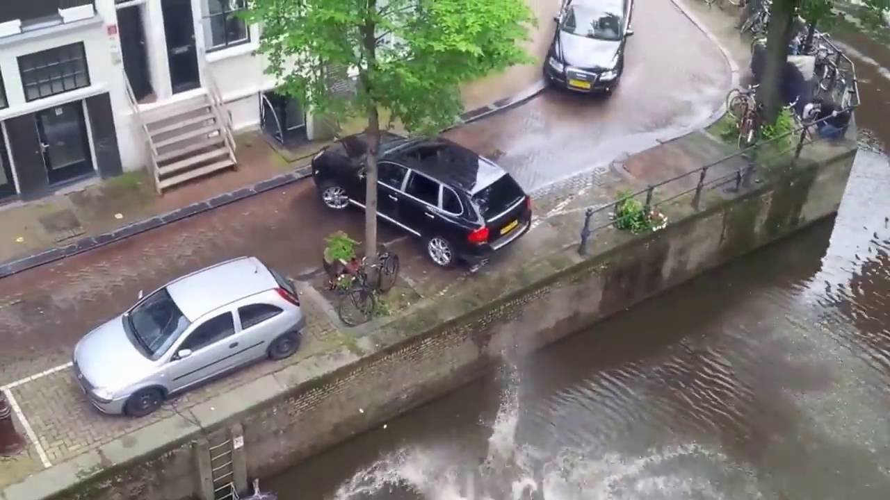 Porsche Cayenne punts Smart into water for movie stunt