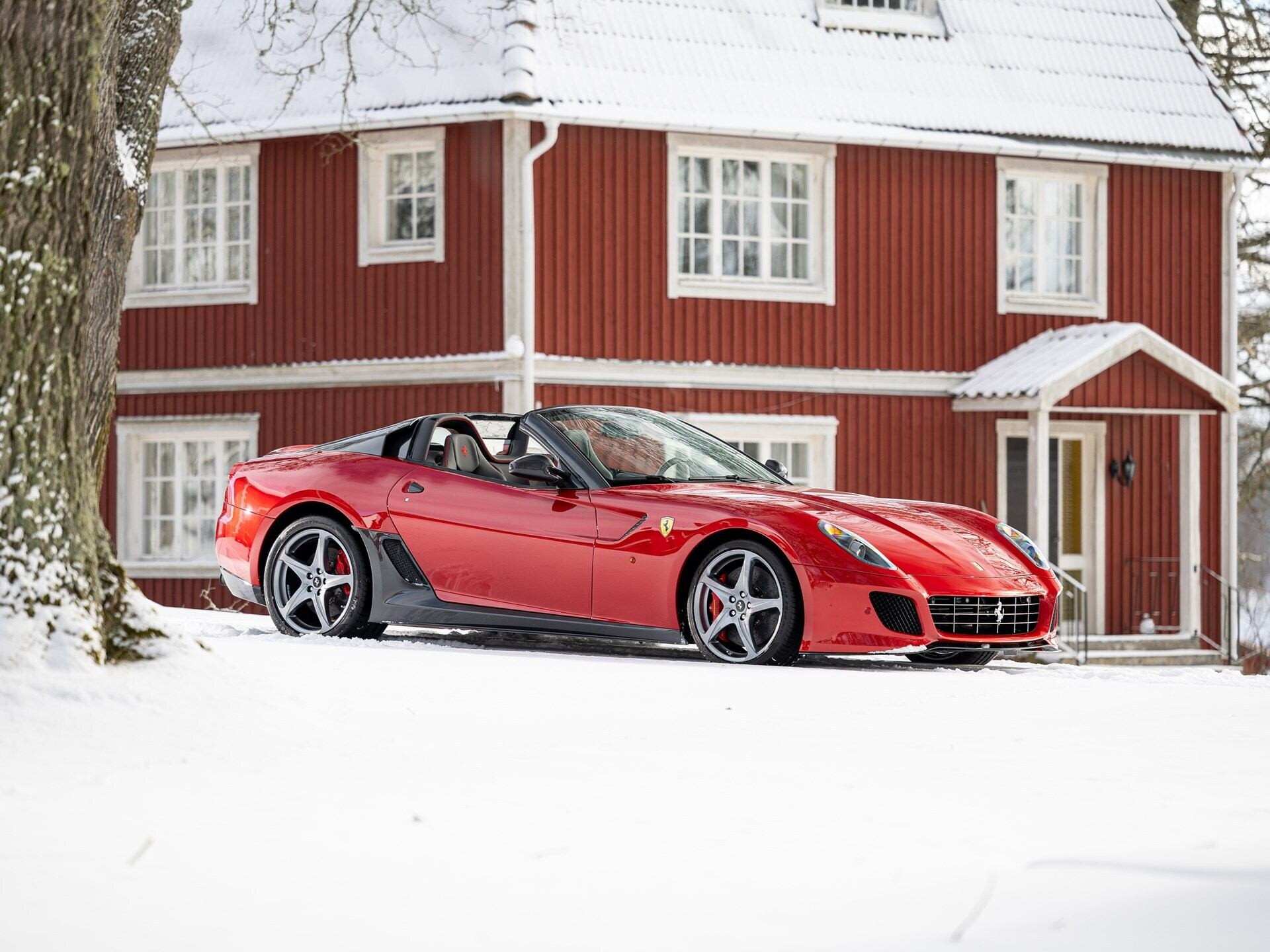 Ferrari SA Aperta with 880 HP from Novitec Rosso