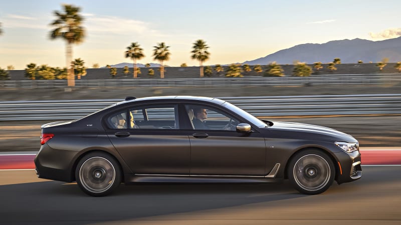 BMW M760i Speeds to Nearly 200 MPH during Autobahn Top Speed Run