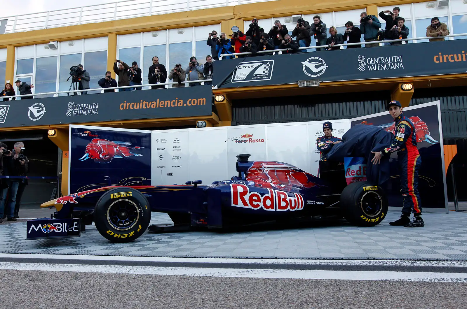 Toro Rosso confirms same drivers for 2011