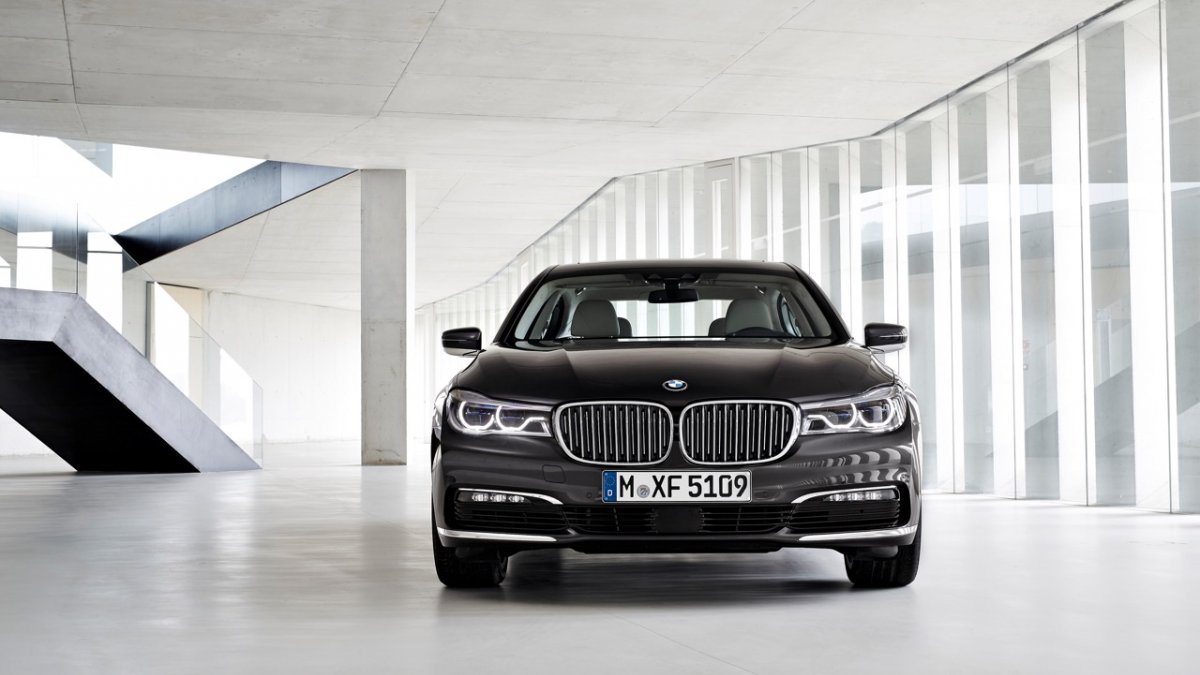 Officially unveiled 2016 BMW 7-Series [videos]