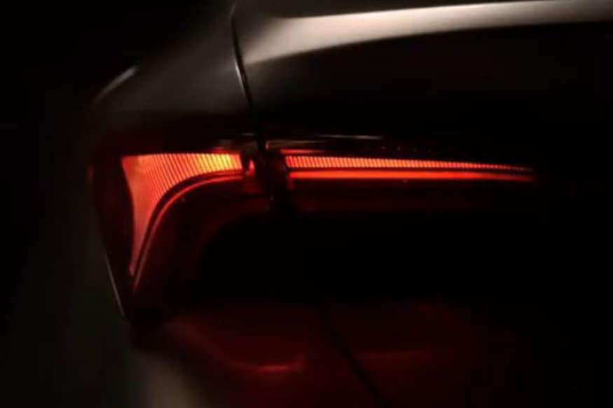 2019 Toyota Avalon Shows Sequential Turn Signals in New Teaser