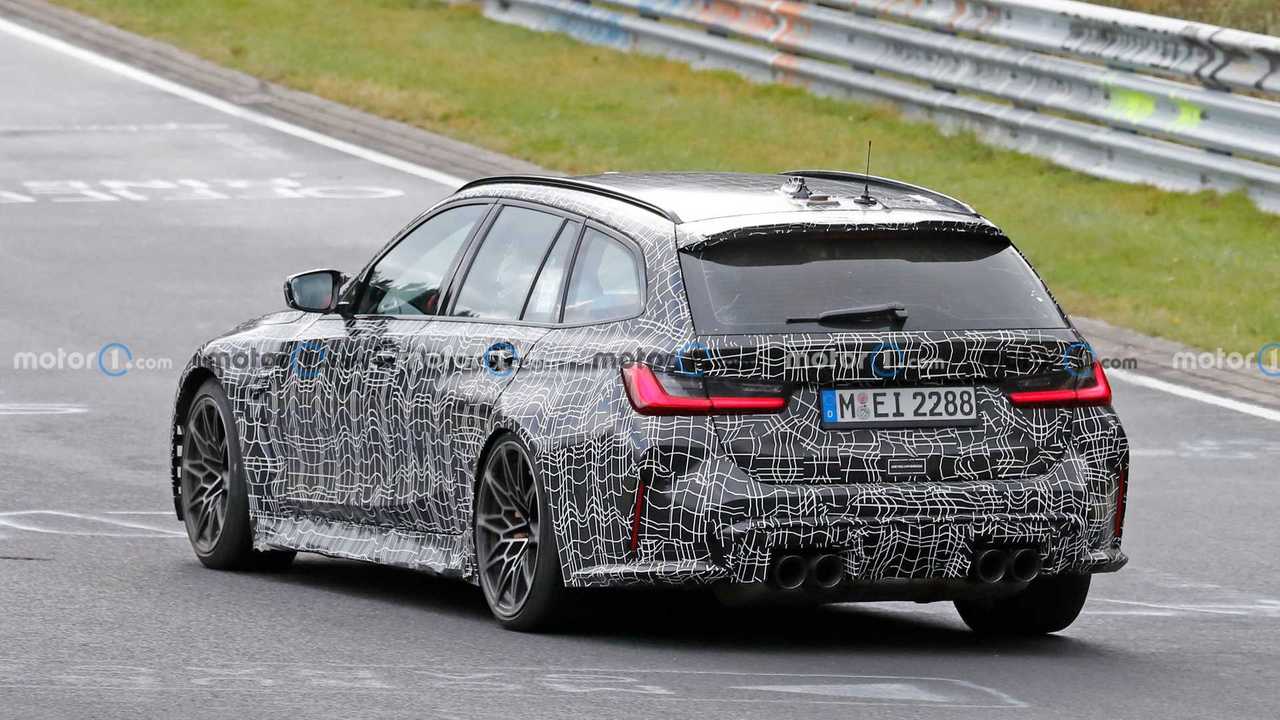 BMW M3 Touring with Glowing Brakes Attacks The Nurburgring