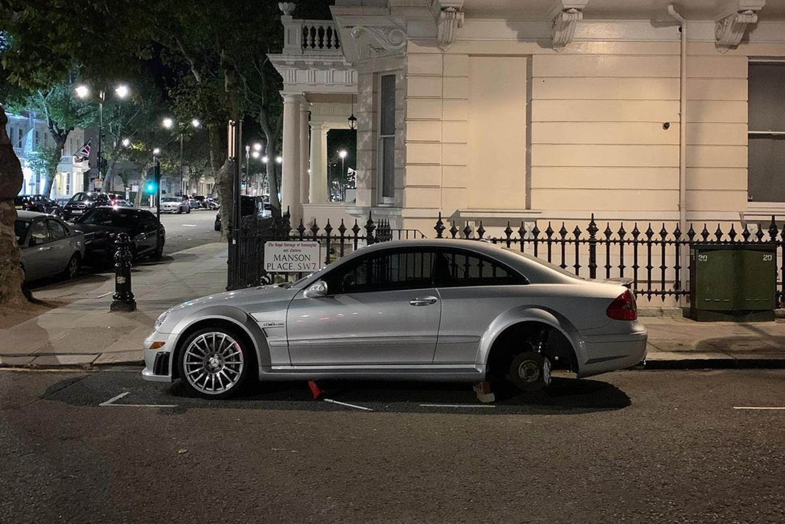 Mercedes CLK Black Series Left on Bricks after Thieves Steal Wheels