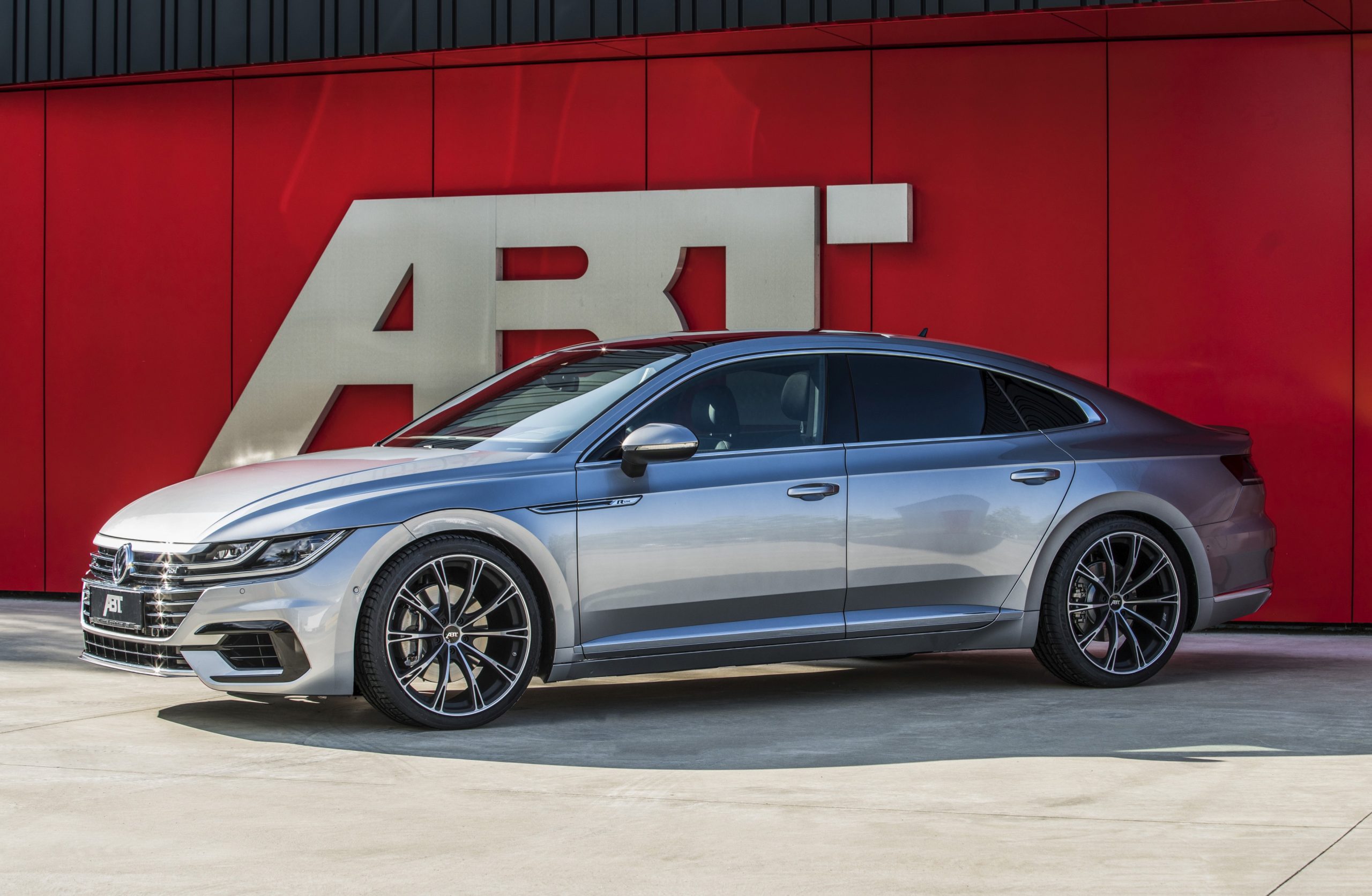 Beauty meets Muscle: VW Arteon dialled to 336 HP