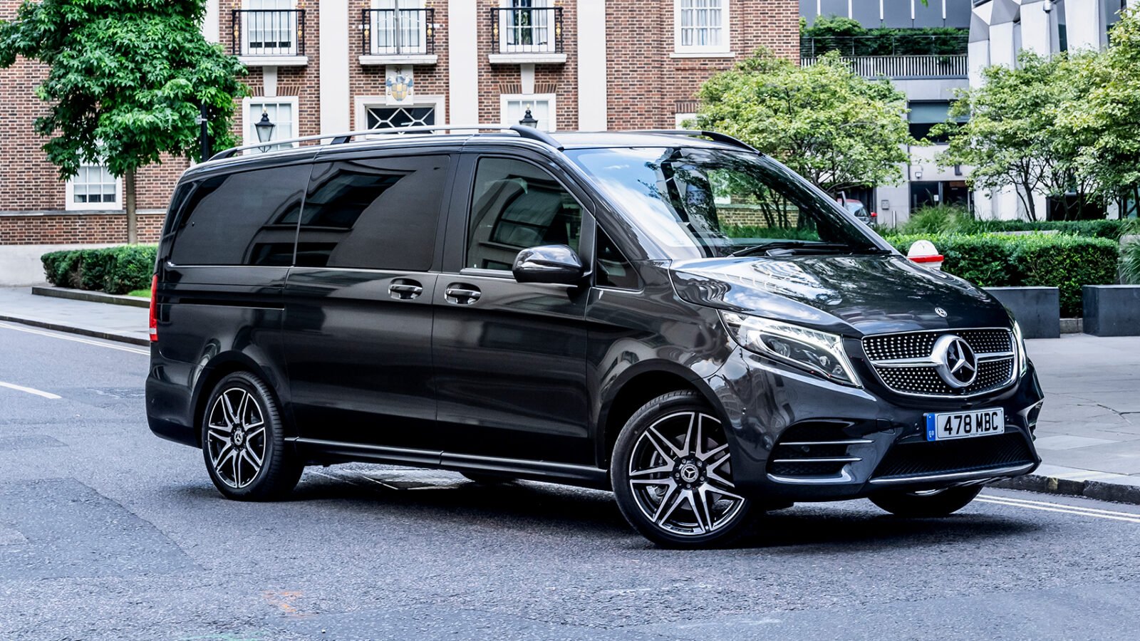 The 2014 Mercedes V-Class is unveiled with an upscale style inside and out