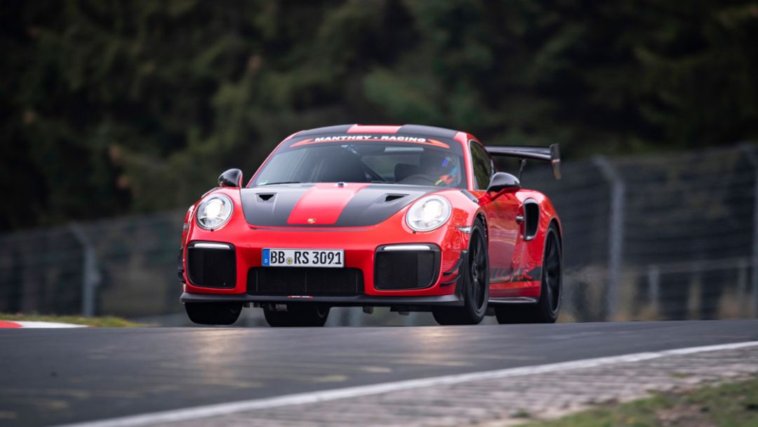 Porsche 911 GT2 RS MR - Fastest Road-Legal Vehicle At The Nurburgring