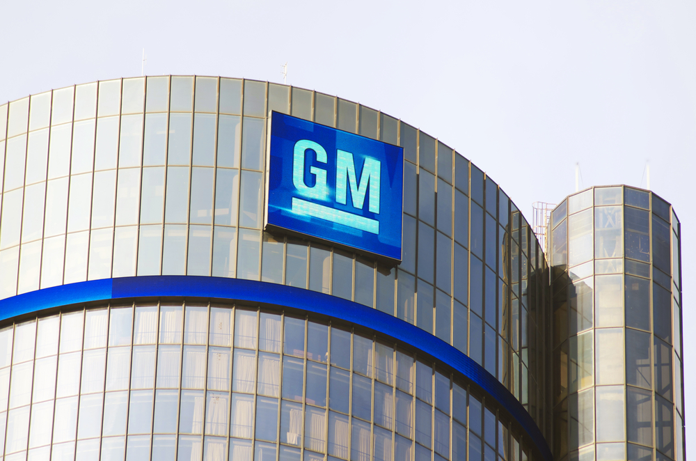 GM tells workers to put their cell phones down, and bans walking with them