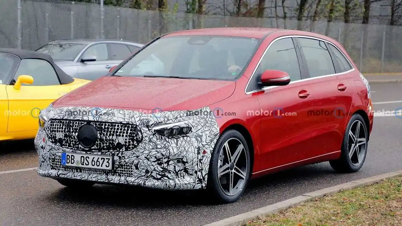 Mercedes B-Class Refreshed with Partial Camouflage Hiding Design