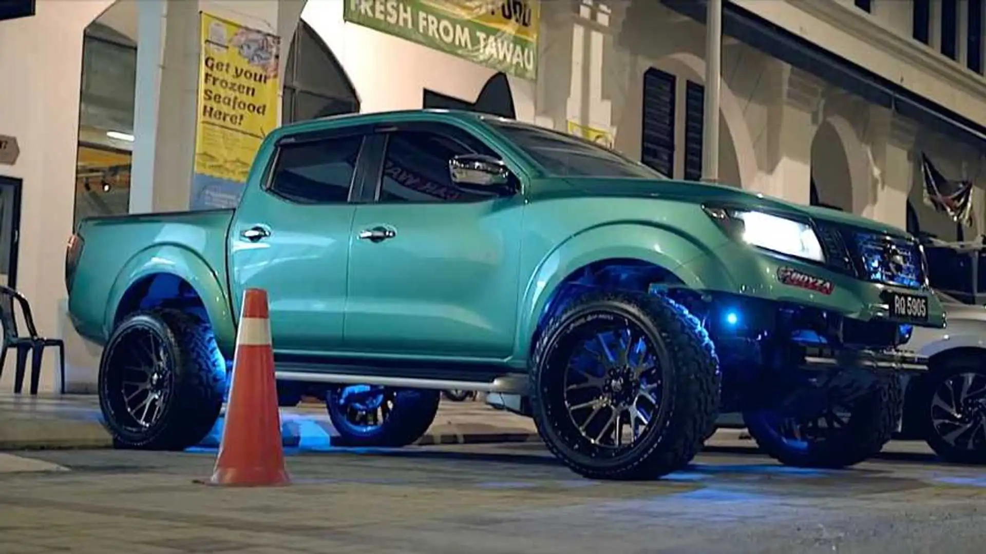 Monster Navara NP300 - Modified with Massive Wheels & Tires