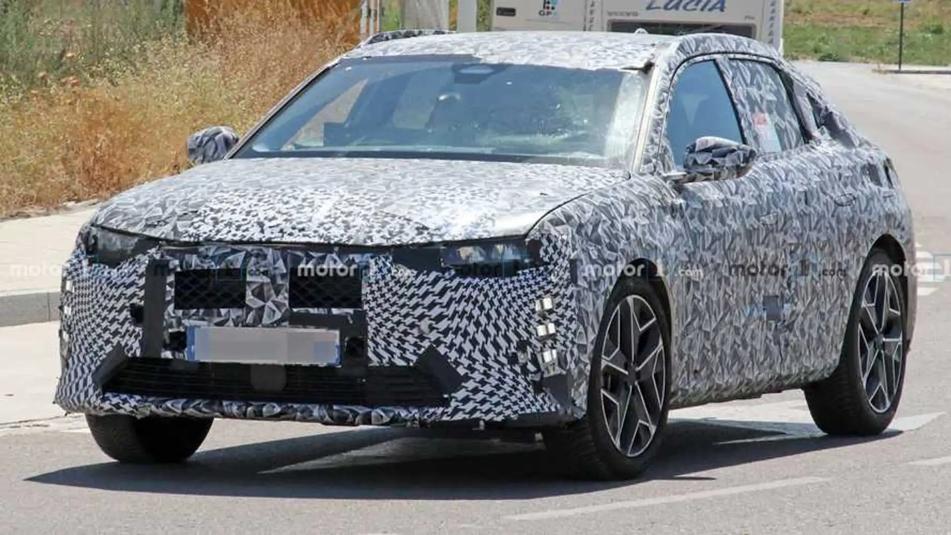 New spy photos show that DS4 is still hiding under camouflage