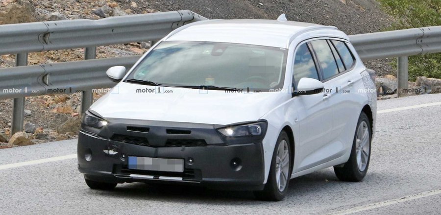 New Opel Insignia Sports Tourer Spied Wearing Little Camouflage