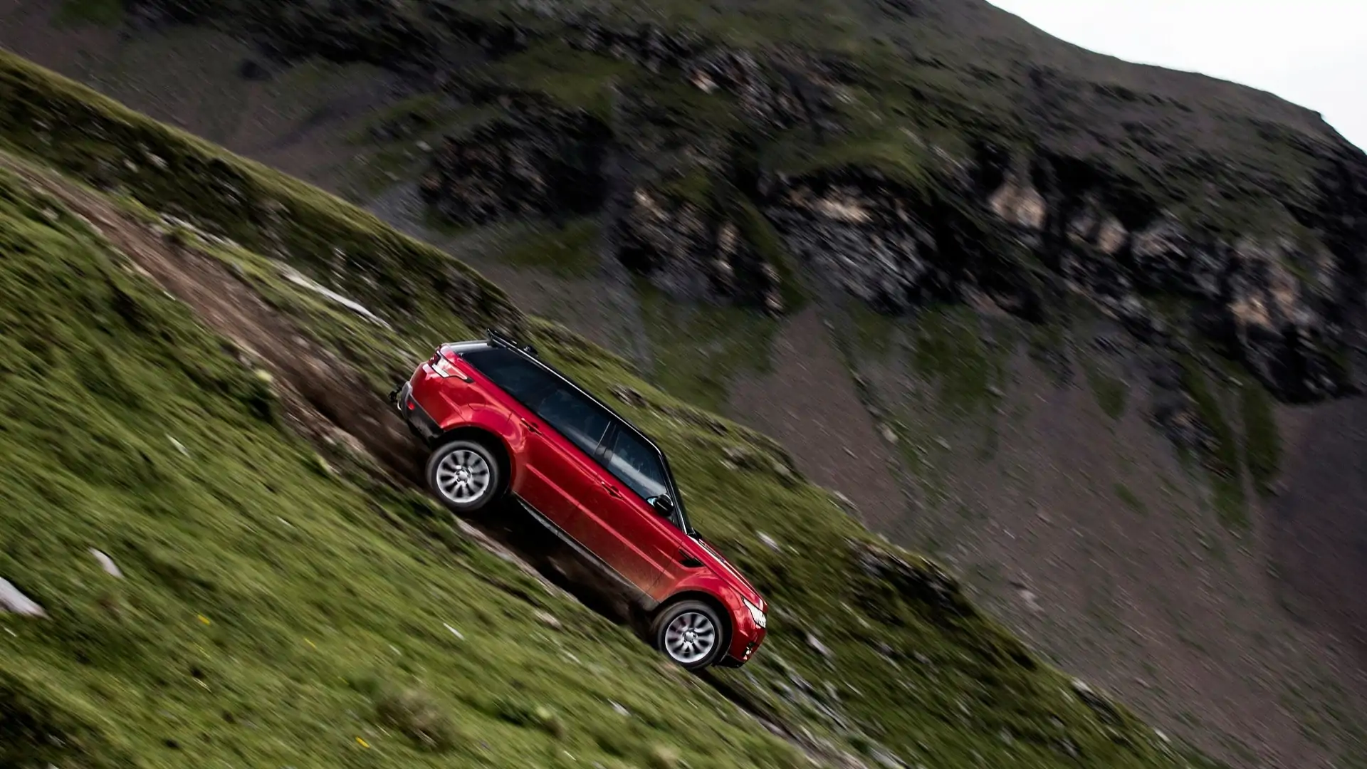 Range Rover Sport's Ex-Stig takes on a crazy ski run