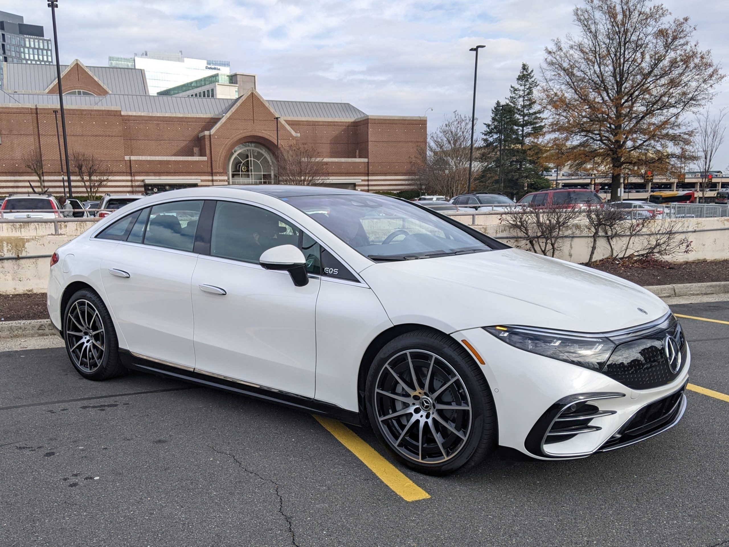 2022 Mercedes-Benz EQS Captured in Night Traffic