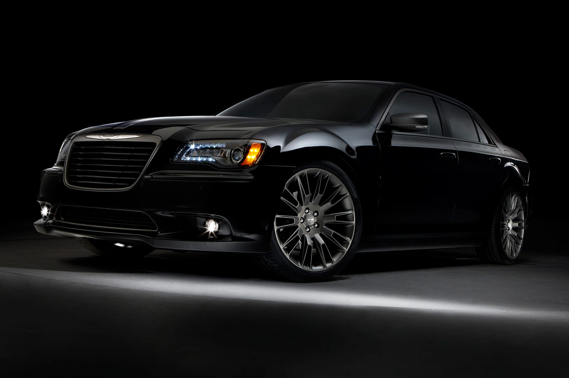 2014 Chrysler 300C John Varvatos limited edition revealed