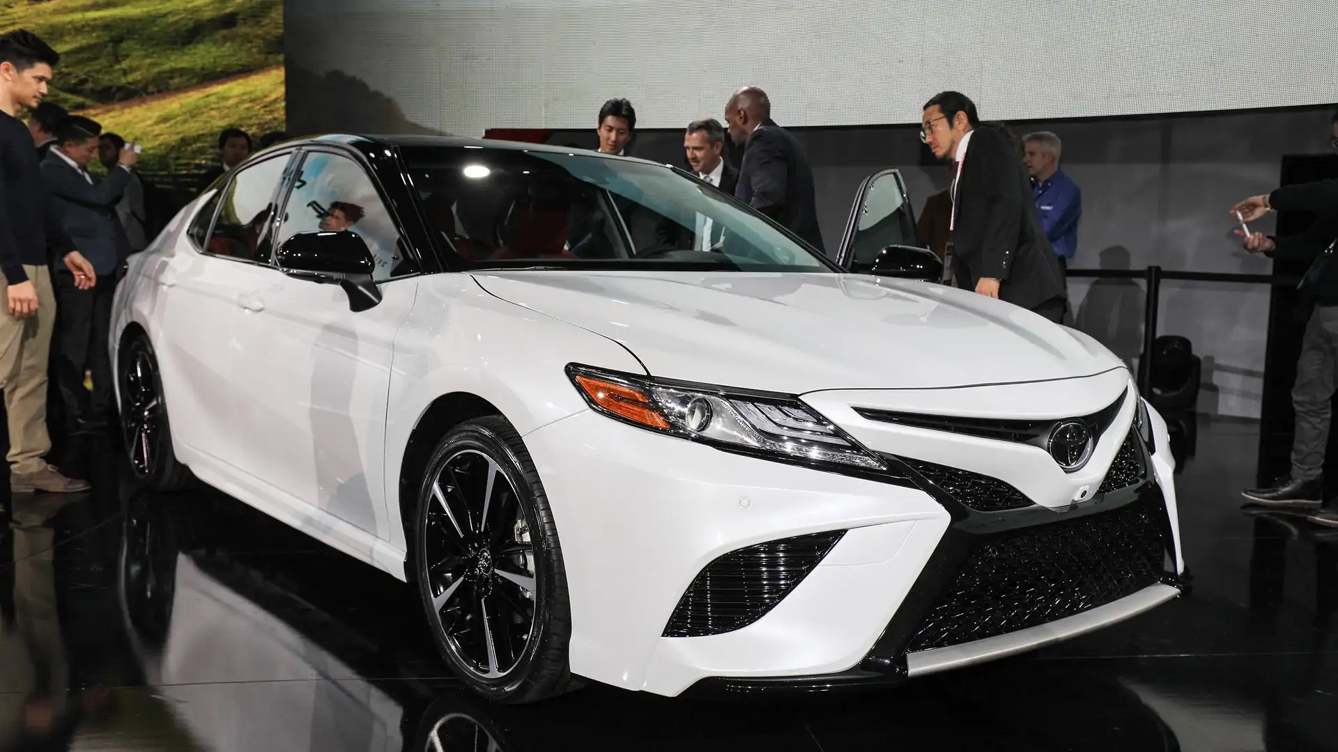 2018 Toyota Camry features aggressive design and new engines