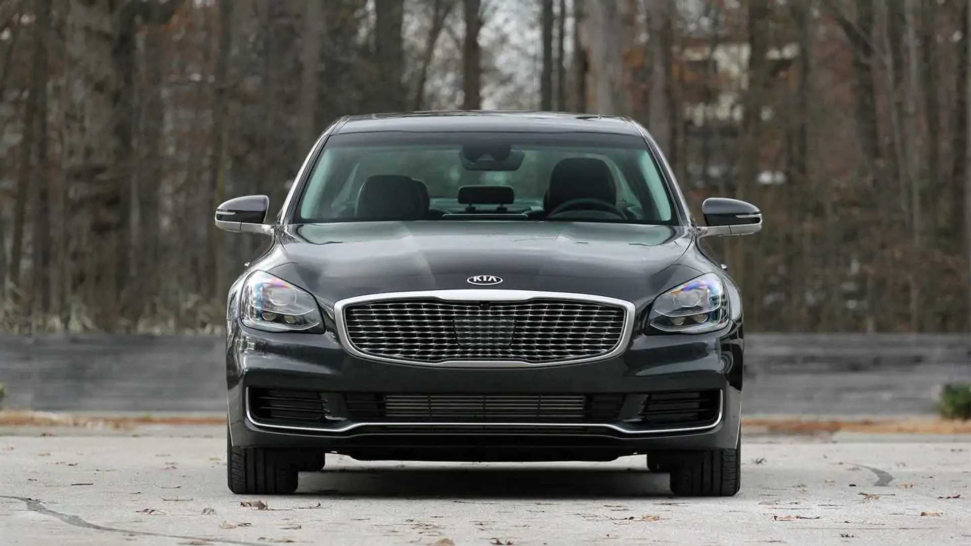 2020: Only 305 Kia K900 sedans sold in the US