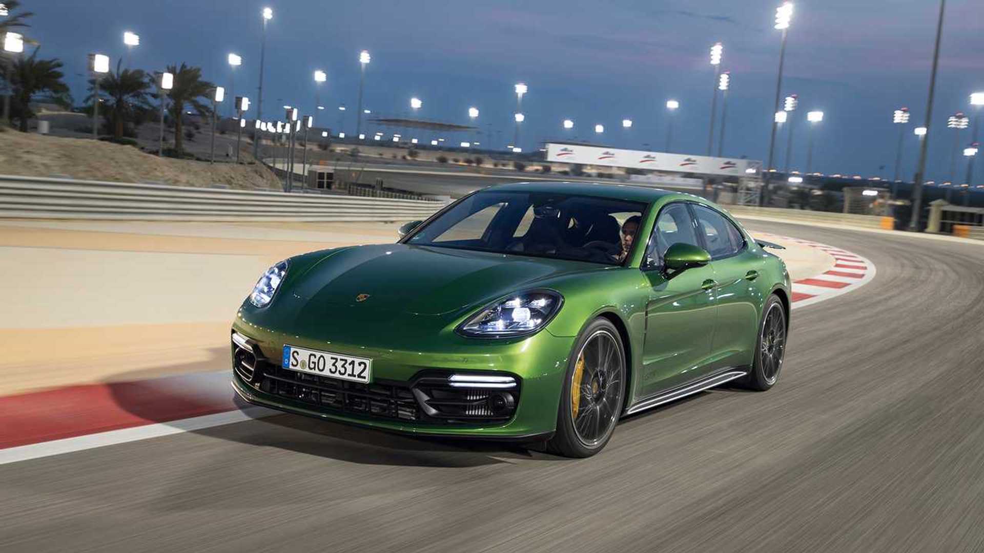 Porsche Panamera GTS Remains Composed During Autobahn Top Speed Run