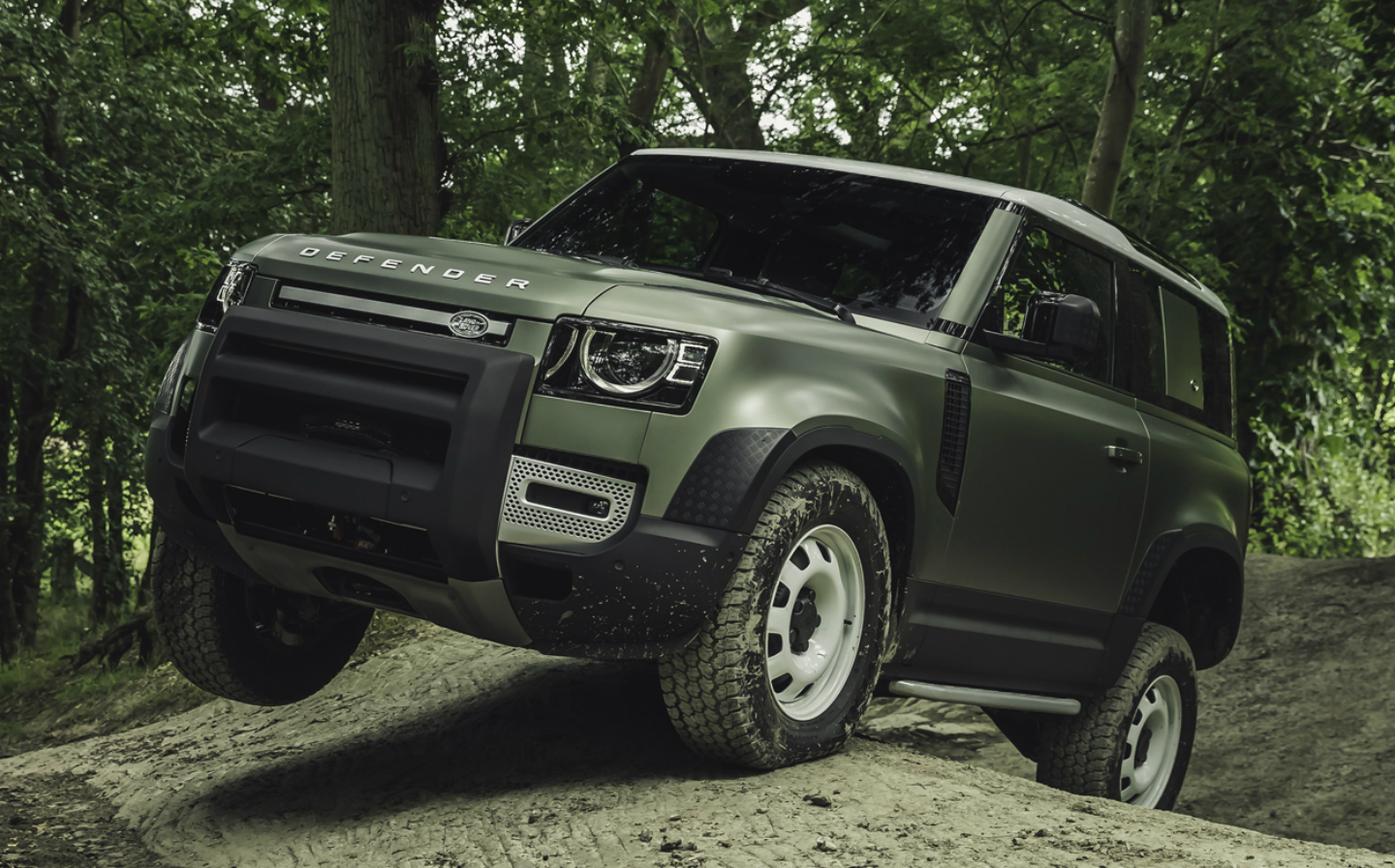 Land Rover Defender Shows Off Its New Body in The U.K.