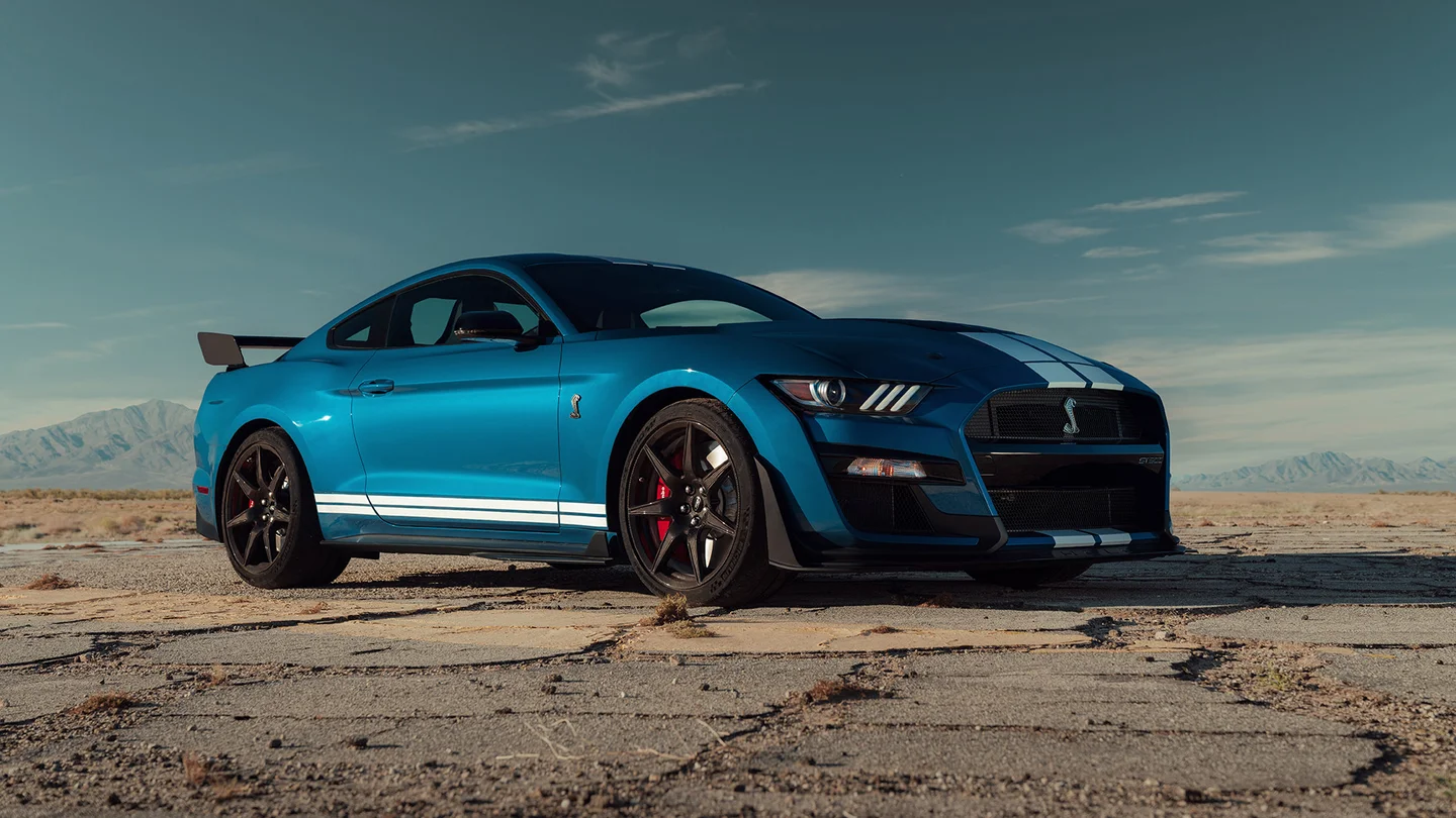 Ford Mustang Shelby GT500 - Shows Its Details and 700++ HP Engine